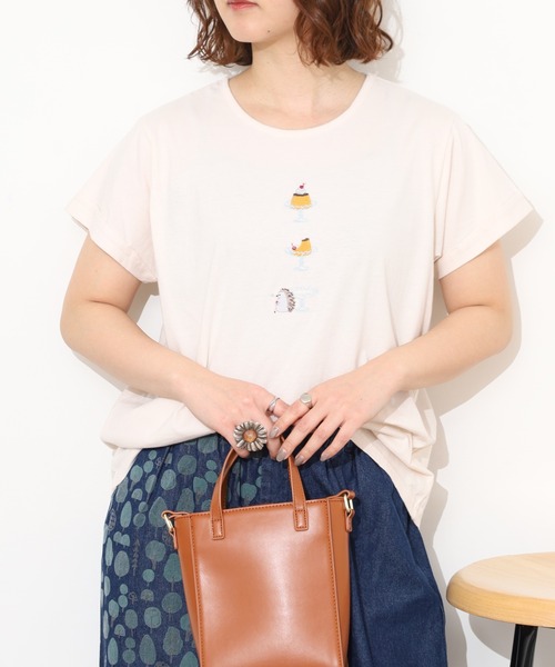 Emago(イマゴ)の「EMAGO プリン刺繍レギュラーT 半袖(Tシャツ/カットソー・レディース・アイボリー/グリーン/ネイビー・FREE)」の4枚目の写真