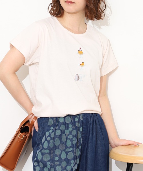 Emago(イマゴ)の「EMAGO プリン刺繍レギュラーT 半袖(Tシャツ/カットソー・レディース・アイボリー/グリーン/ネイビー・FREE)」の7枚目の写真