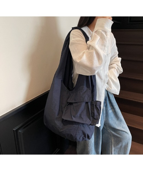 tokohana(トコハナ)の「レディース 大容量ショルダートートバッグ(ショルダーバッグ・レディース・カーキ/ブラック/ネイビー/レッド/ベージュ・FREE)」の13枚目の写真