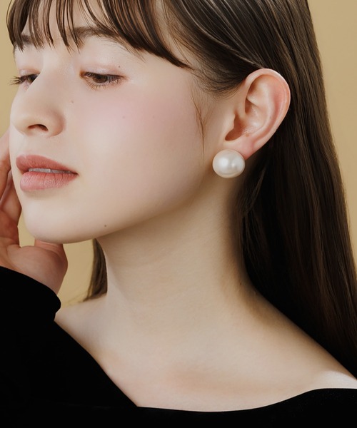 LA MUe（ラミュー）の「【LA MUE】日本製 チタンポスト パールピアス（ピアス（両耳用）・レディース・ホワイト/ホワイト系その他・FREE）」の3枚目の写真