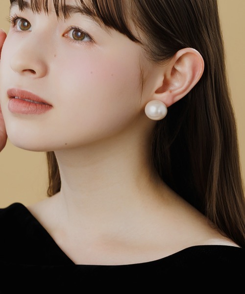 LA MUe（ラミュー）の「【LA MUE】日本製 チタンポスト パールピアス（ピアス（両耳用）・レディース・ホワイト/ホワイト系その他・FREE）」の4枚目の写真