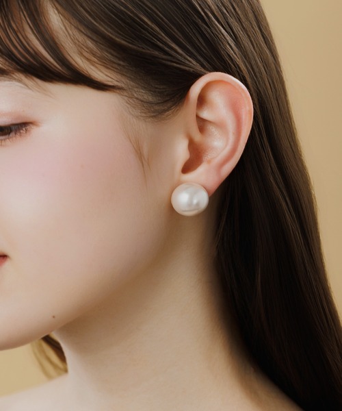 LA MUe（ラミュー）の「【LA MUE】日本製 チタンポスト パールピアス（ピアス（両耳用）・レディース・ホワイト/ホワイト系その他・FREE）」の5枚目の写真