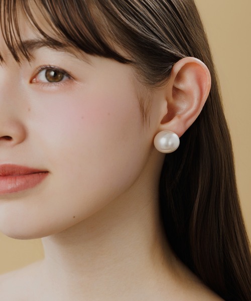 LA MUe（ラミュー）の「【LA MUE】日本製 チタンポスト パールピアス（ピアス（両耳用）・レディース・ホワイト/ホワイト系その他・FREE）」の6枚目の写真