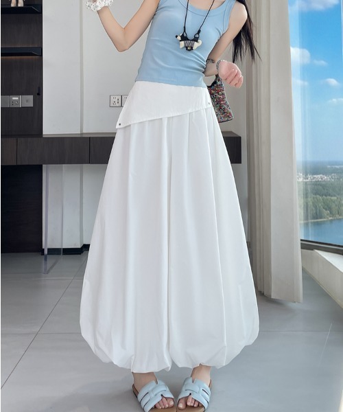LUCPY(ラクピー)の「アシメウエストバルーンパンツ(その他パンツ・レディース・グレー/ブラック/ホワイト・X-LARGE/LARGE/MEDIUM/SMALL)」の1枚目の写真