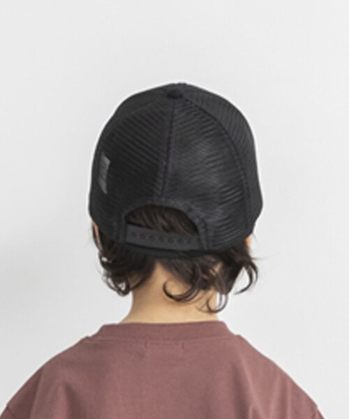 BRANSHES(ブランシェス)の「ロゴ刺しゅうメッシュキャップ(キャップ・キッズ・ブラック/ベージュ・M/L)」の5枚目の写真