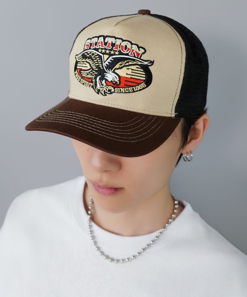 SPINNS(スピンズ)の「ヴィンテージライクメッシュキャップ/イーグル/刺繍ロゴ/アメカジ(キャップ・メンズ・ベージュ系その他・ONESIZE)」の4枚目の写真