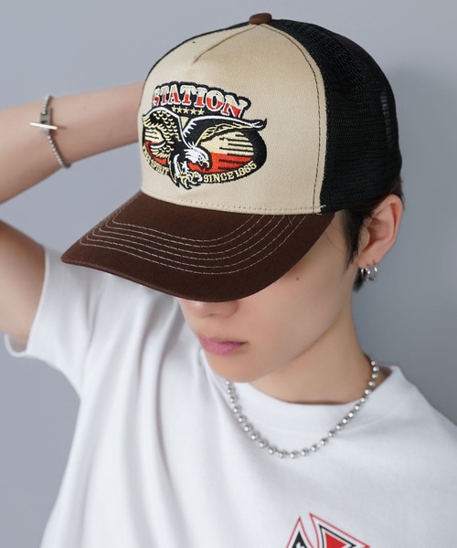 SPINNS(スピンズ)の「ヴィンテージライクメッシュキャップ/イーグル/刺繍ロゴ/アメカジ(キャップ・メンズ・ベージュ系その他・ONESIZE)」の6枚目の写真