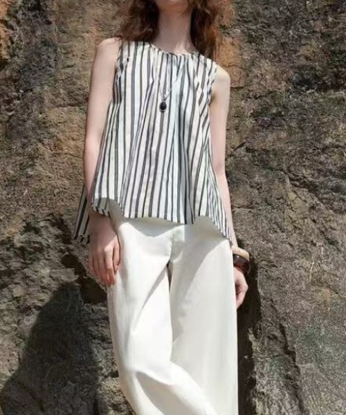 AMAJI(アマジ)の「ストライプ柄 ノースリーブ シャツブラウス(シャツ/ブラウス・レディース・ホワイト・SMALL/MEDIUM/LARGE/X-LARGE)」の2枚目の写真