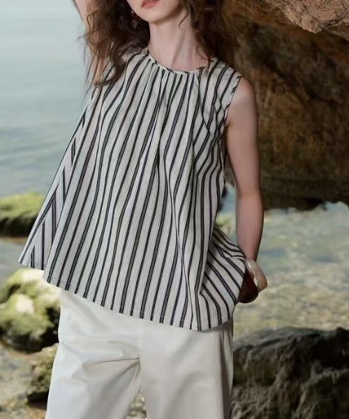 AMAJI(アマジ)の「ストライプ柄 ノースリーブ シャツブラウス(シャツ/ブラウス・レディース・ホワイト・SMALL/MEDIUM/LARGE/X-LARGE)」の3枚目の写真