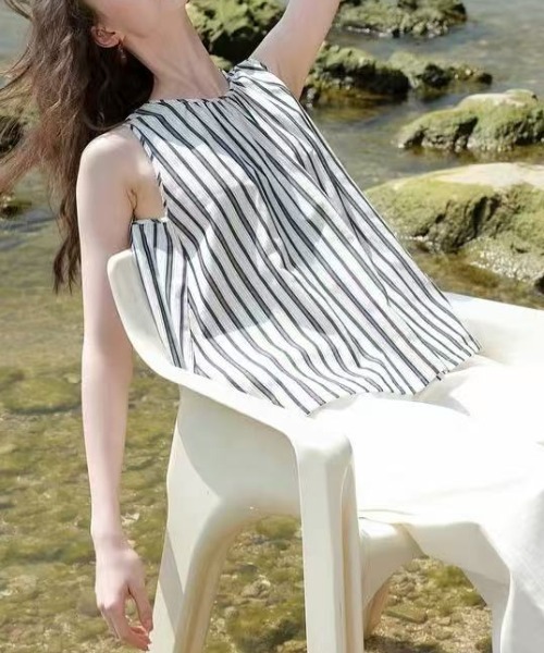AMAJI(アマジ)の「ストライプ柄 ノースリーブ シャツブラウス(シャツ/ブラウス・レディース・ホワイト・SMALL/MEDIUM/LARGE/X-LARGE)」の4枚目の写真