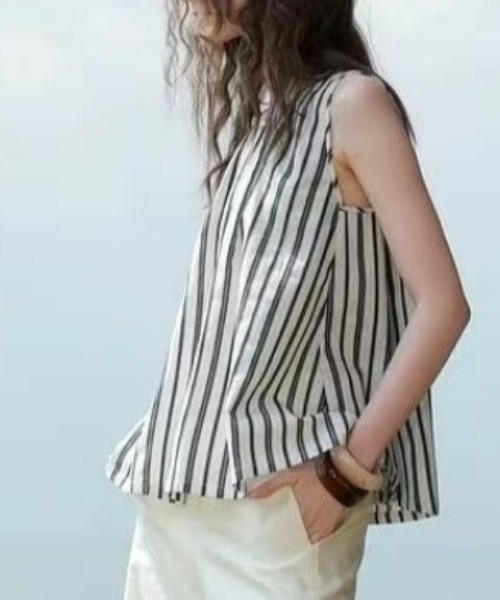 AMAJI(アマジ)の「ストライプ柄 ノースリーブ シャツブラウス(シャツ/ブラウス・レディース・ホワイト・SMALL/MEDIUM/LARGE/X-LARGE)」の5枚目の写真