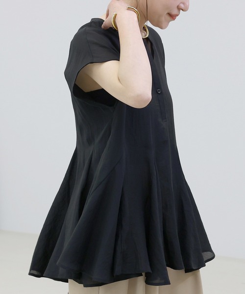 Aletta vita（アレッタビータ）の「スキッパーペプラムフレンチブラウス（シャツ/ブラウス・レディース・ブラック/オフホワイト・M）」の14枚目の写真