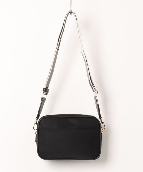MICHAEL KORS(マイケルコース)の「BRYANT ナイロン カメラ クロスボディバッグ ミディアム(ショルダーバッグ・レディース・ブラック・FREE)」の6枚目の写真