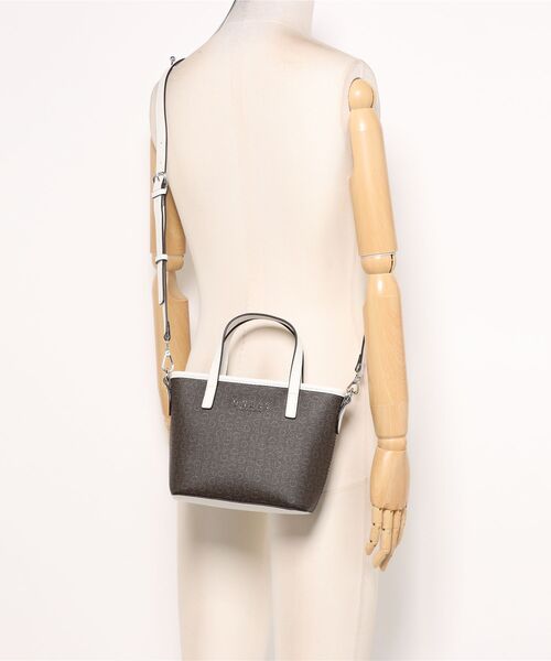 Guess(ゲス)の「【GUESS】ゲス KEIRA MINI TOTE トートバッグ(トートバッグ・レディース・ホワイト系その他/ブラウン系その他/ブラック系その他・FREE)」の7枚目の写真