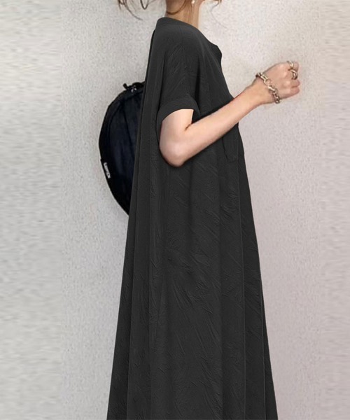 Flugge(フラッジー)の「サイドスリットTシャツロングワンピース(シャツワンピース・レディース・ブラック・MEDIUM/LARGE)」の2枚目の写真