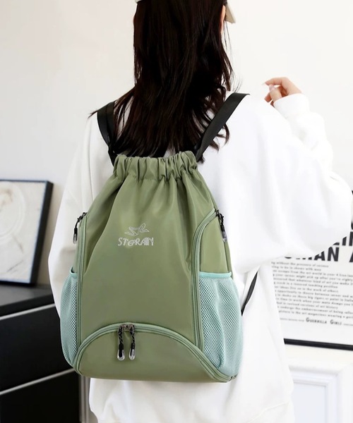 CELENA BEATS(セレナビーツ)の「大容量 ナップサック型スポーツリュック(バックパック/リュック・レディース・ネイビー系/ブルー/グレー/ベージュ/ブラック/レッド/グリーン・FREE)」の4枚目の写真