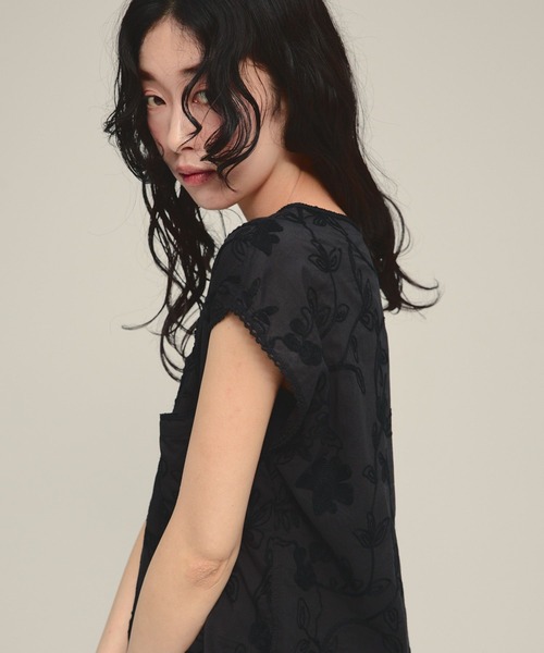 eL(エル)の「【eL】Made In India Cord Embroid NS/674423(Tシャツ/カットソー・レディース・ブラック/オフホワイト・FREE)」の3枚目の写真