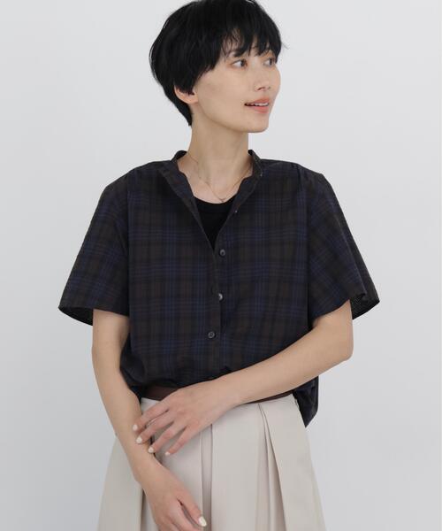 human woman(ヒューマンウーマン)の「◆【ウォッシャブル】先染めサッカーブラウス(シャツ/ブラウス・レディース・クリアブラウン/ダークインディゴブルー/ホワイト・MEDIUM)」の1枚目の写真