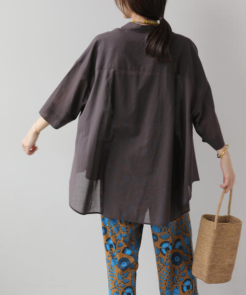 JOURNAL STANDARD relume(ジャーナルスタンダード レリューム)の「シアーコットンハーフスリーブビッグシャツ(シャツ/ブラウス・レディース・チャコールグレー/ブルー系その他/キャメル・FREE)」の10枚目の写真