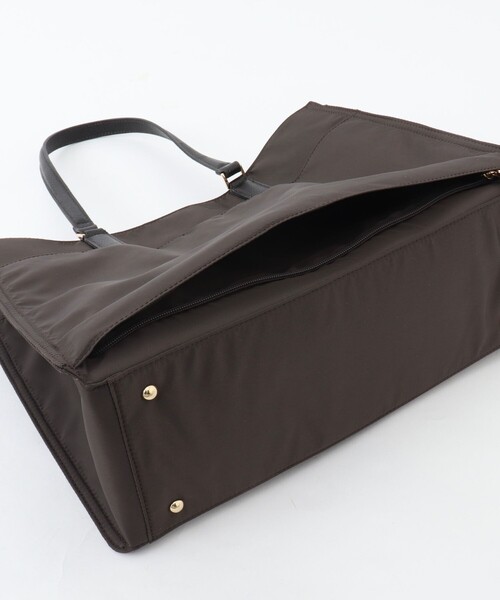 NOLLEY’S(ノーリーズ)の「ナイロンヒネリスクエアバッグ(トートバッグ・レディース・ブラウン・FREE)」の9枚目の写真