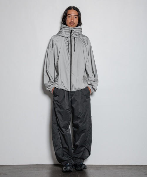 HEREIAM（ヘレイアム）の「【HEREIAM MEN】UNISEX＆撥水機能付き/バルーンフォルムブルゾン（ブルゾン・メンズ・ブラック/シルバー系・MEDIUM/LARGE）」の10枚目の写真