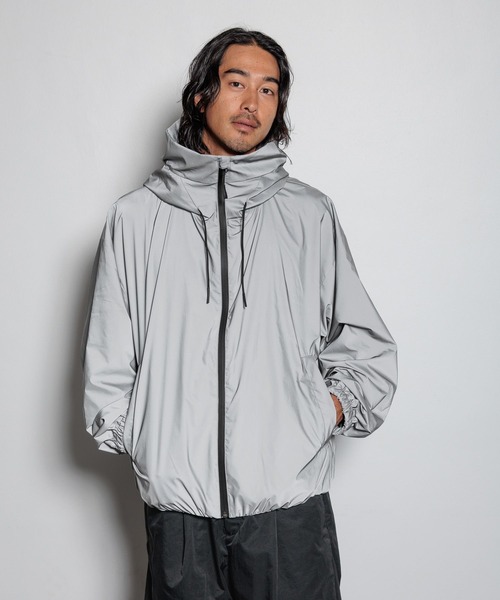 HEREIAM（ヘレイアム）の「【HEREIAM MEN】UNISEX＆撥水機能付き/バルーンフォルムブルゾン（ブルゾン・メンズ・ブラック/シルバー系・MEDIUM/LARGE）」の12枚目の写真