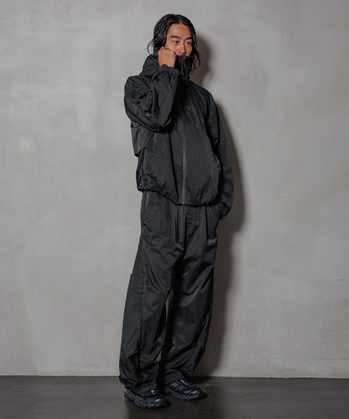 HEREIAM（ヘレイアム）の「【HEREIAM MEN】UNISEX＆撥水機能付き/バルーンフォルムブルゾン（ブルゾン・メンズ・ブラック/シルバー系・MEDIUM/LARGE）」の14枚目の写真
