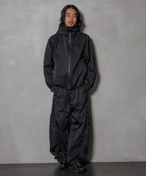 HEREIAM（ヘレイアム）の「【HEREIAM MEN】UNISEX＆撥水機能付き/バルーンフォルムブルゾン（ブルゾン・メンズ・ブラック/シルバー系・MEDIUM/LARGE）」の15枚目の写真