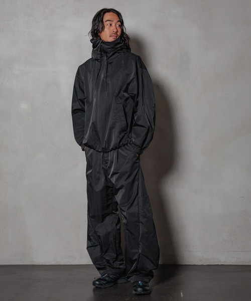 HEREIAM（ヘレイアム）の「【HEREIAM MEN】UNISEX＆撥水機能付き/バルーンフォルムブルゾン（ブルゾン・メンズ・ブラック/シルバー系・MEDIUM/LARGE）」の4枚目の写真