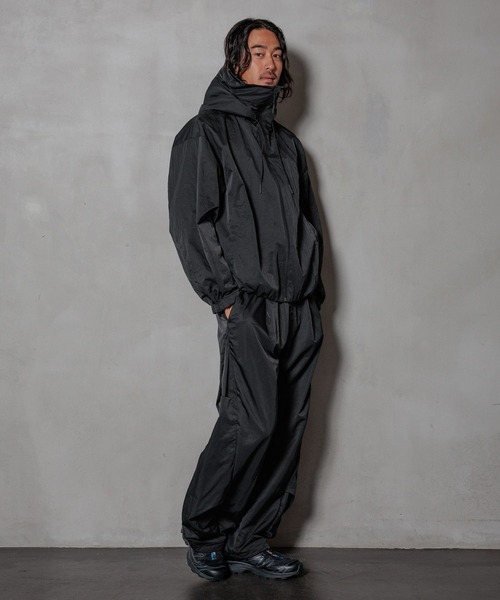 HEREIAM（ヘレイアム）の「【HEREIAM MEN】UNISEX＆撥水機能付き/バルーンフォルムブルゾン（ブルゾン・メンズ・ブラック/シルバー系・MEDIUM/LARGE）」の6枚目の写真