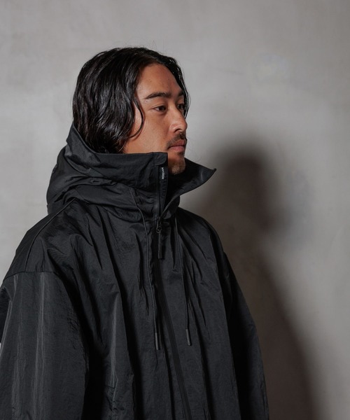 HEREIAM（ヘレイアム）の「【HEREIAM MEN】UNISEX＆撥水機能付き/バルーンフォルムブルゾン（ブルゾン・メンズ・ブラック/シルバー系・MEDIUM/LARGE）」の8枚目の写真
