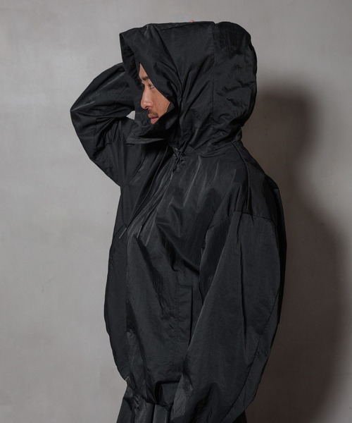 HEREIAM（ヘレイアム）の「【HEREIAM MEN】UNISEX＆撥水機能付き/バルーンフォルムブルゾン（ブルゾン・メンズ・ブラック/シルバー系・MEDIUM/LARGE）」の9枚目の写真