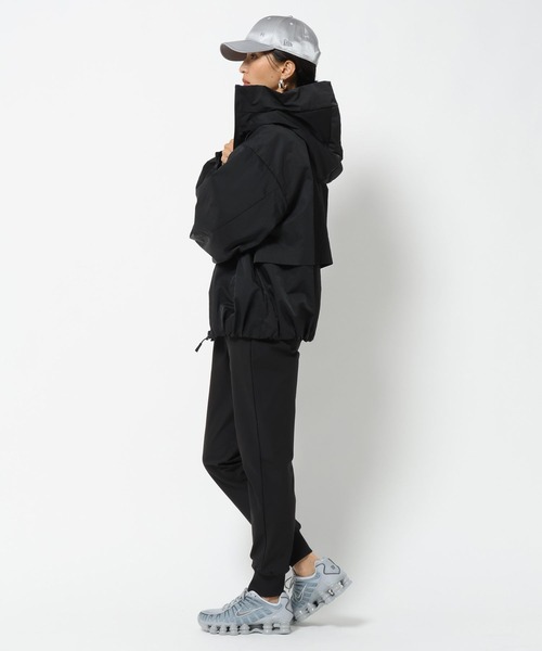 HEREIAM（ヘレイアム）の「【HEREIAM MEN】UNISEX＆撥水機能付き/バルーンフォルムブルゾン（ブルゾン・メンズ・ブラック/シルバー系・MEDIUM/LARGE）」の3枚目の写真
