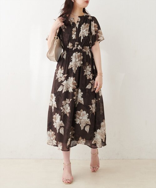 natural couture(ナチュラルクチュール)の「ピンタックフレア袖ワンピース(ワンピース・レディース・その他1/ブラウン/その他3/その他2・FREE)」の3枚目の写真