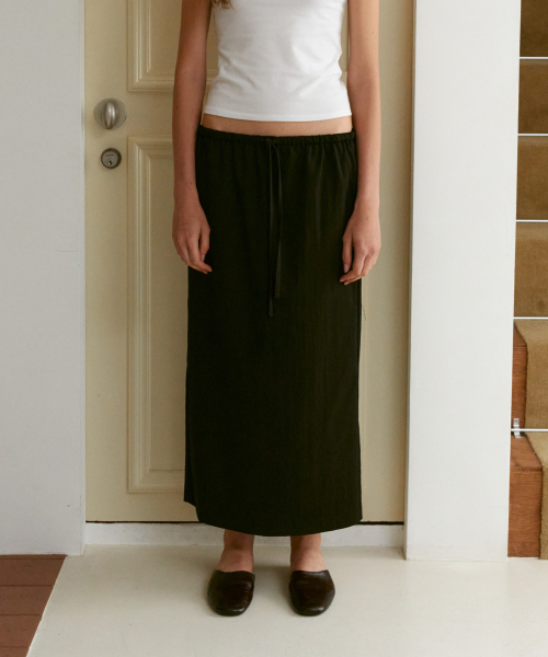 38COMEONCOMMON（38カモンコモン）の「Straight Long Banding Skirts (Black)（スカート・レディース・その他・FREE）」の2枚目の写真