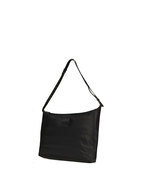 MM6 Maison Margiela(エムエムシックス メゾン マルジェラ)の「CROSSBODY BIG NYLON(ハンドバッグ・メンズ・ブラック・OS)」の2枚目の写真