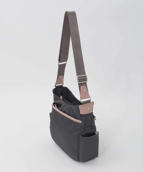 MK MICHEL KLEIN（エムケーミッシェルクラン）の「[撥水/軽量]アクセントレザーショルダーバッグ（ショルダーバッグ・レディース・グレー/グリーン/ボルドー/キナリ・00）」の6枚目の写真