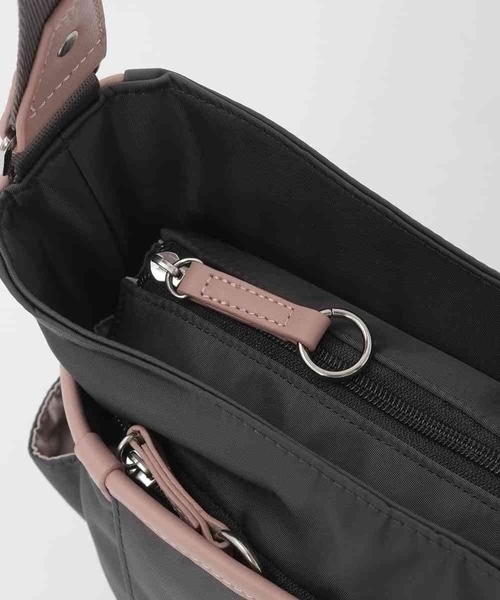 MK MICHEL KLEIN（エムケーミッシェルクラン）の「[撥水/軽量]アクセントレザーショルダーバッグ（ショルダーバッグ・レディース・グレー/グリーン/ボルドー/キナリ・00）」の8枚目の写真
