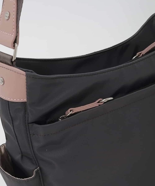 MK MICHEL KLEIN（エムケーミッシェルクラン）の「[撥水/軽量]アクセントレザーショルダーバッグ（ショルダーバッグ・レディース・グレー/グリーン/ボルドー/キナリ・00）」の10枚目の写真