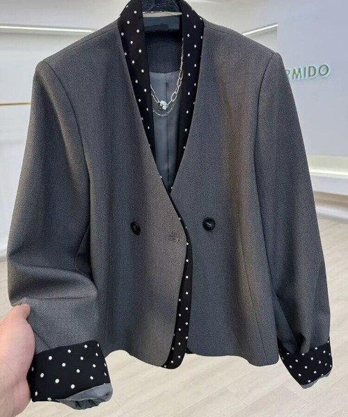 Ritzy(リッツィー)の「水玉リボン付き Vネックショートジャケット(テーラードジャケット・レディース・ブラック/グレー・M)」の4枚目の写真