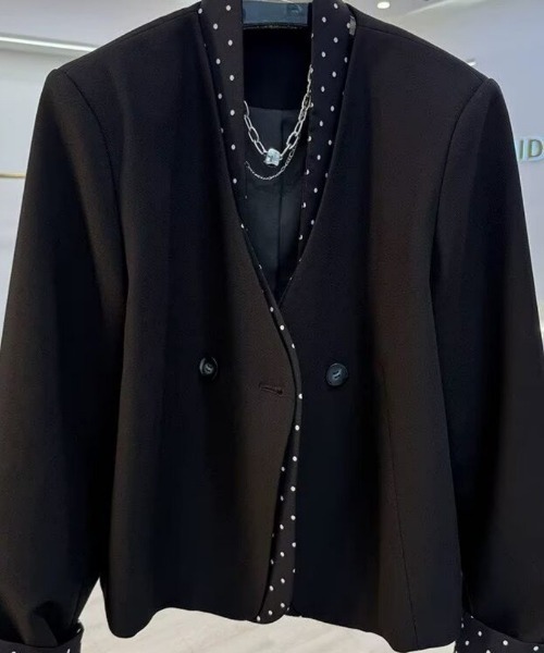 Ritzy(リッツィー)の「水玉リボン付き Vネックショートジャケット(テーラードジャケット・レディース・ブラック/グレー・M)」の11枚目の写真