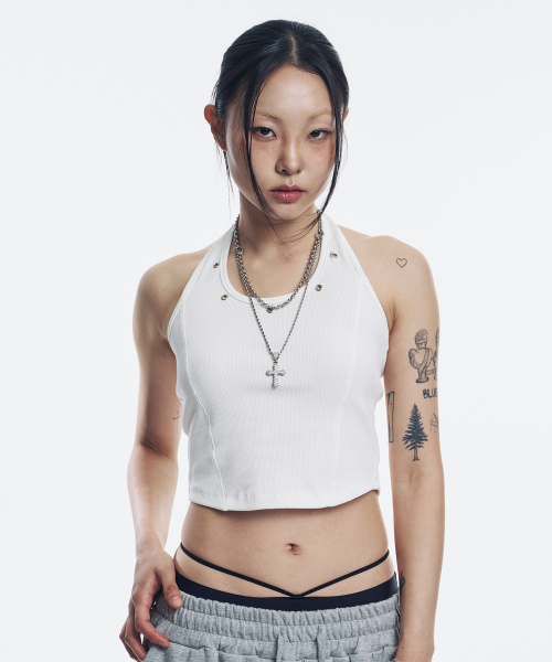EASY NO EASY(イージーノーイージー)の「アイレットホルターネックスリーブレス - ホワイト(Tシャツ/カットソー・レディース・その他・FREE)」の2枚目の写真
