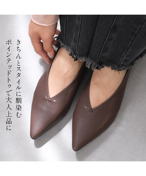 AmiAmi(アミアミ)の「2WAY柔らか!ポインテッドトゥVカットパンプス(パンプス・レディース・ブラック/キャメル/ブラウン・24cm/23.5cm/23cm/22.5cm/25cm/24.5cm)」の11枚目の写真