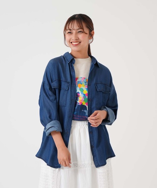 HEART MARKET(ハートマーケット)の「ポケ付き長袖BIGデニムシャツ(シャツ/ブラウス・レディース・ブルー系2/ブルー系1・FREE)」の1枚目の写真