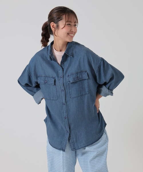 HEART MARKET(ハートマーケット)の「ポケ付き長袖BIGデニムシャツ(シャツ/ブラウス・レディース・ブルー系2/ブルー系1・FREE)」の3枚目の写真