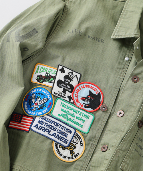 JOURNAL STANDARD（ジャーナルスタンダード）の「ヘリンボーン ツイル ミリタリー ジャケット（シャツ/ブラウス・メンズ・カーキ/オリーブ/ブラック/ブラック系その他・LARGE/MEDIUM）」の5枚目の写真