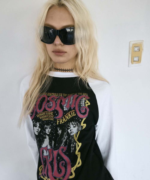 HIGHTIDEFRANKIE（ハイタイドフランキー）の「COSMIC GIRLS バンドラグランTシャツ ブラック（Tシャツ/カットソー・レディース・ブラック・FREE）」の3枚目の写真