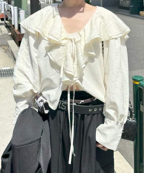 Alley Tokyo(アリートーキョー)の「フリフリおっきめヴィンテージっぽブラウス(シャツ/ブラウス・レディース・サックスブルー/オフホワイト・FREE)」の1枚目の写真