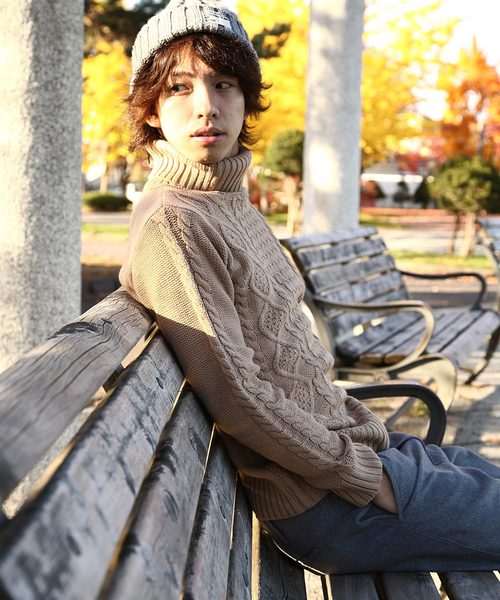 ZIP FIVE（ジップファイブ）の「ケーブルタートルニット【ローゲージニット】（ニット/セーター・メンズ・キャメル/ホワイト×ネイビー/アイボリー/ブラック/ワイン/カーキ/ホワイト×ブラック/グレー/ブルー/ダークグリーン/オフホワイト/ネイビー/ベージュ・LARGE/X-LARGE/MEDIUM/SMALL）」の7枚目の写真