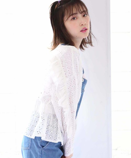 one after another NICE CLAUP(ワンアフターアナザーナイスクラップ)の「フリルなブルゾン(テーラードジャケット・レディース・オフホワイト/ブラック・FREE)」の1枚目の写真